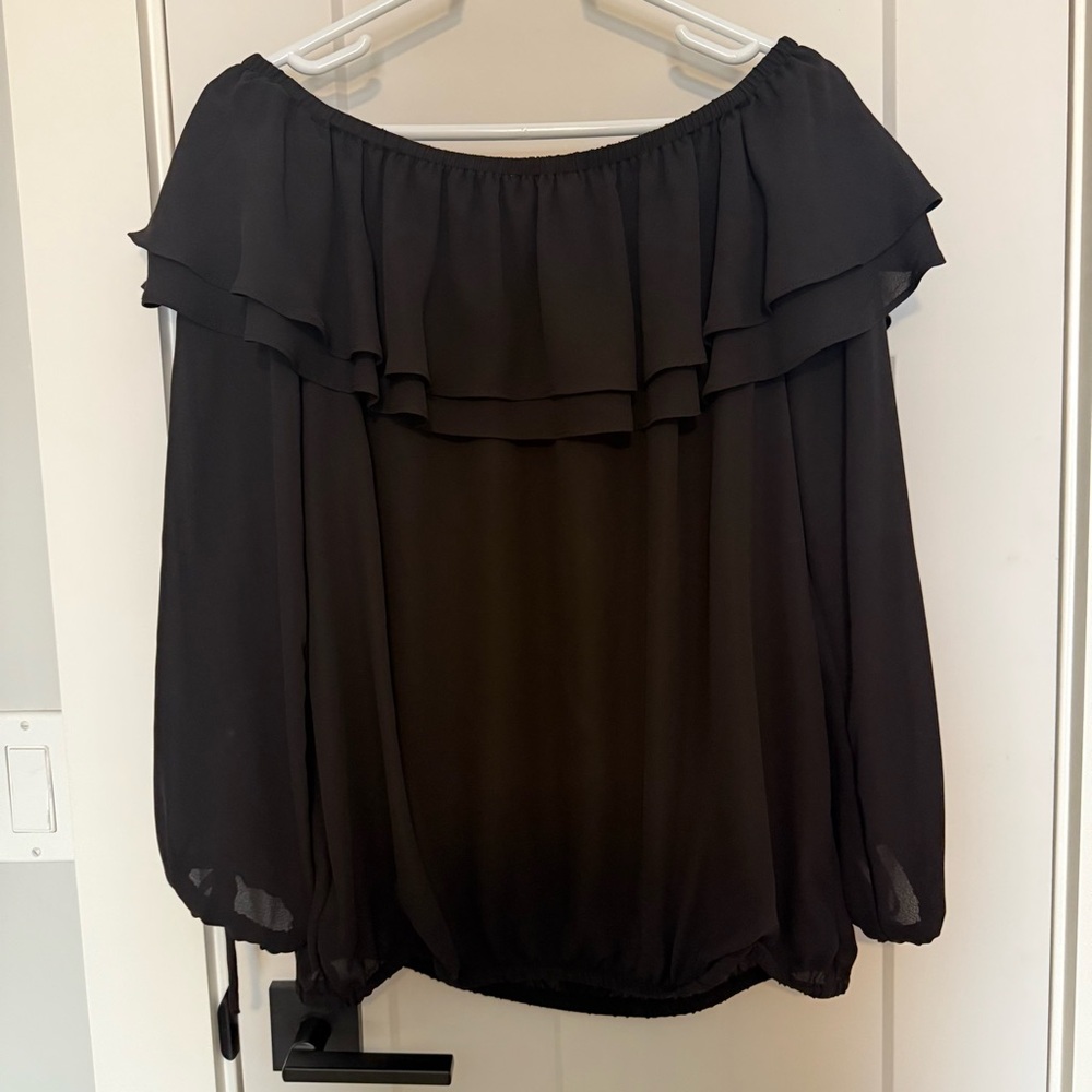 Elegant Black Ruffle Blouse - Picture 6 of 6
